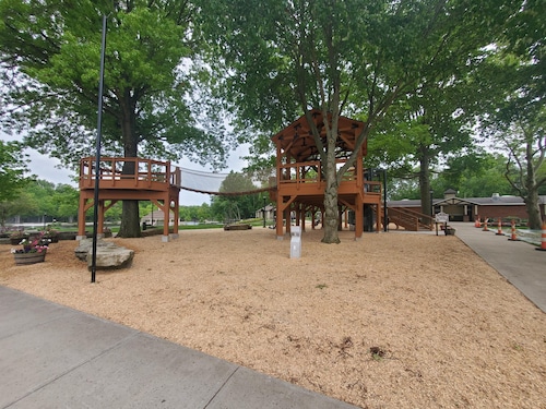 Coe Lake treehouse in Berea