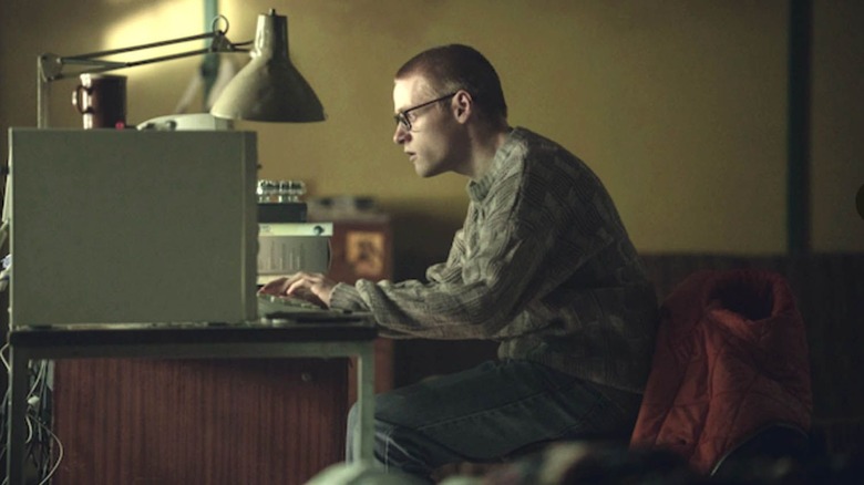 Black Mirror, Plaything, young Lewis at his computer