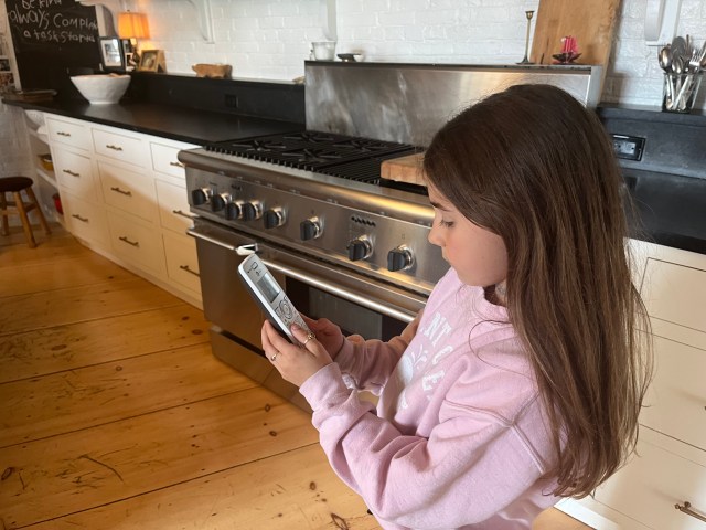 Local families take pledge to keep kids smartphone free