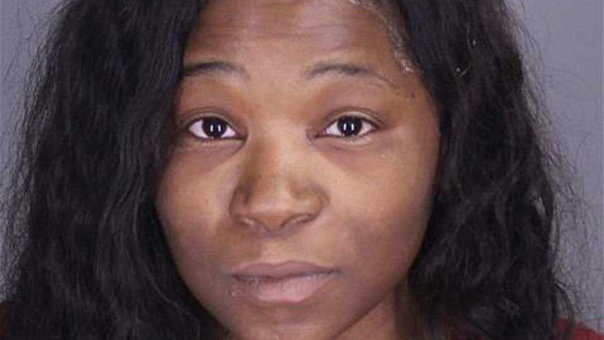 Pontiac mom accused of abandoning kids posts bond