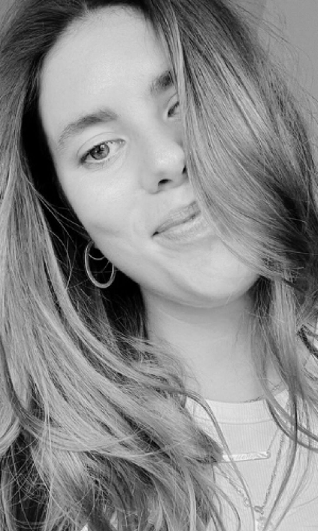 headshot Molly 